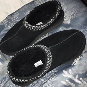 Balck ugg slipper